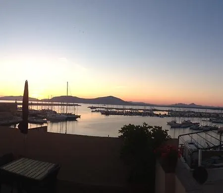 La Terrazza Sul Porto - Couette-café 3*