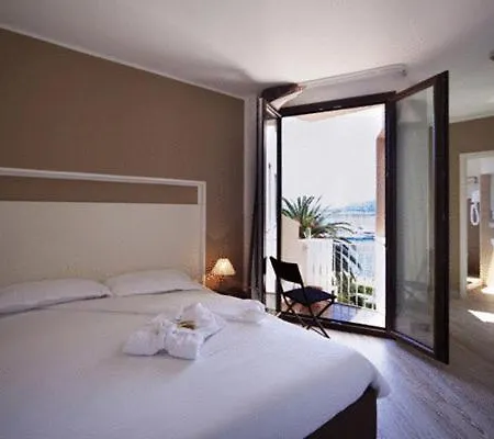 Bed & Breakfast La Terrazza Sul Porto - 3*