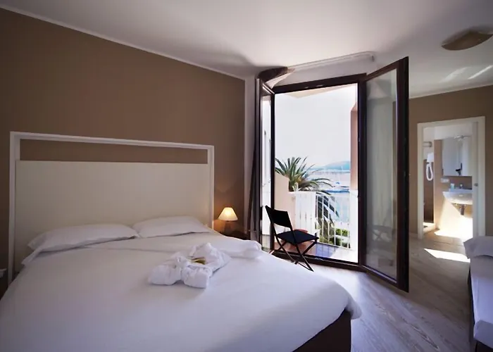 La Terrazza Sul Porto - ベッド・アンド・ブレックファスト 3*