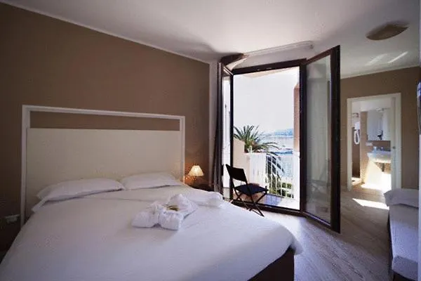 ベッド・アンド・ブレックファスト La Terrazza Sul Porto - 3*